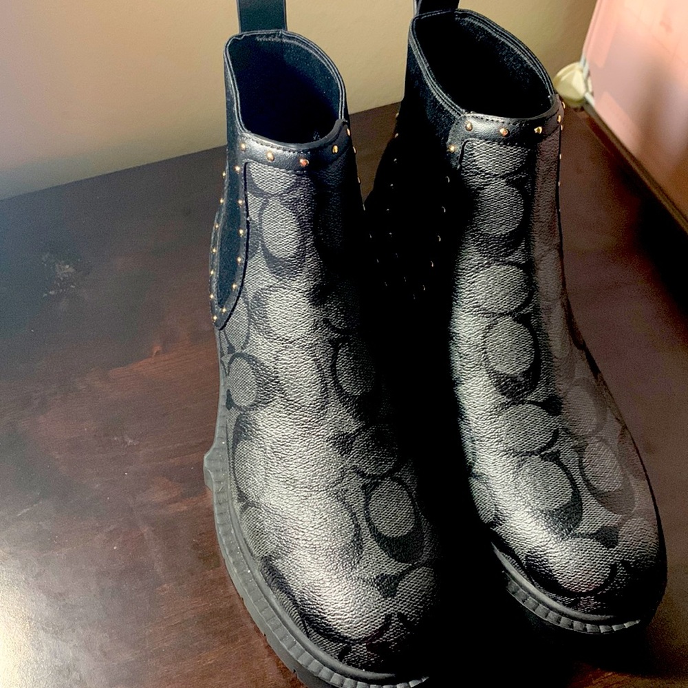 Big kids Coach booties